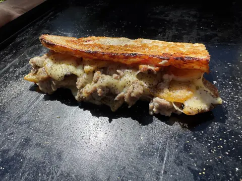 La Rústica con papas al horno y chorizo